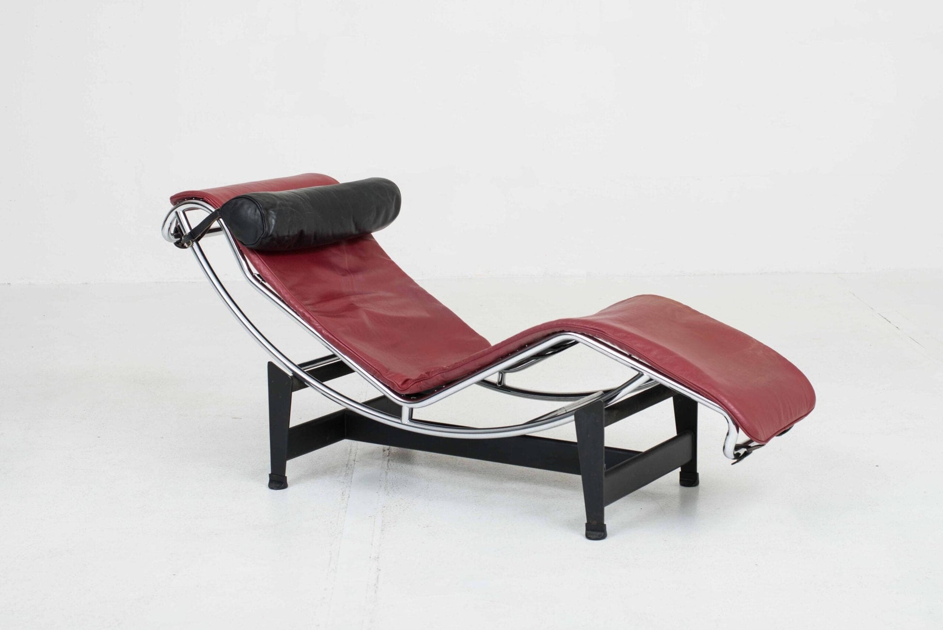 Cassina LC4 Chaise Longue von Le Corbusier in Rot - 2nd home