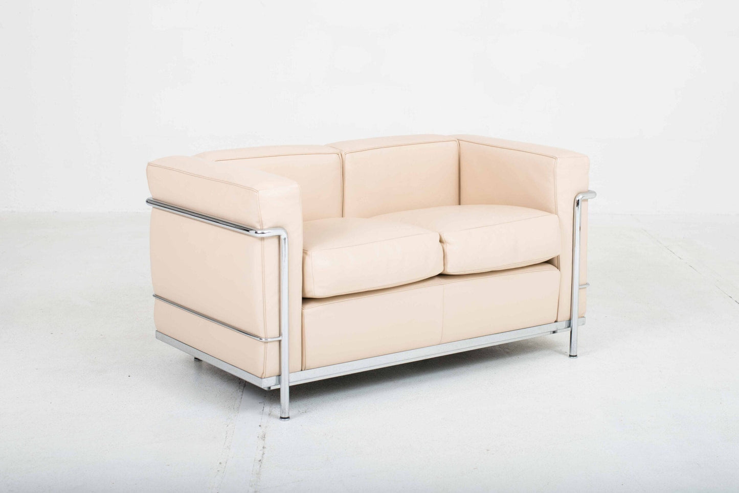 Cassina LC2 2-seater sofa by Le Corbusier in cream leather Vintage