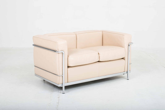 Cassina LC2 2er Sofa von Le Corbusier in cremefarbenem Leder