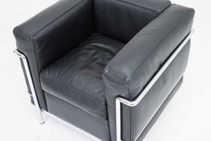 Fauteuil Cassina LC2 de Le Corbusier en cuir noir vintage