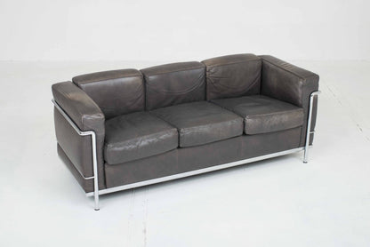 Cassina LC2 3er Sofa von Le Corbusier in grauem Naturleder Vintage