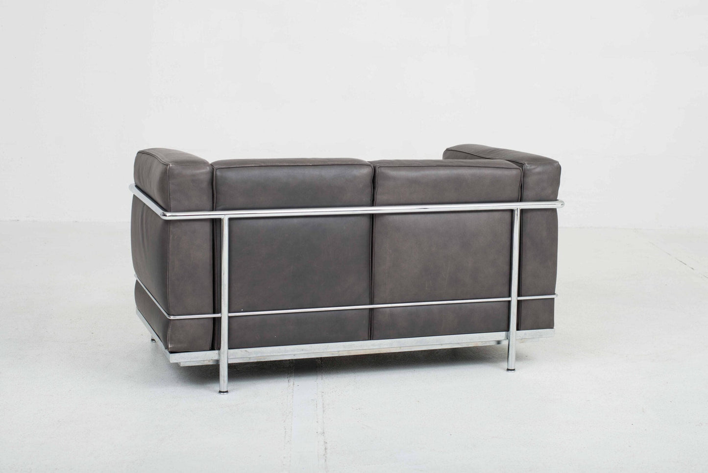 Cassina LC2 2-seater sofa by Le Corbusier in grey natural leather Vintage