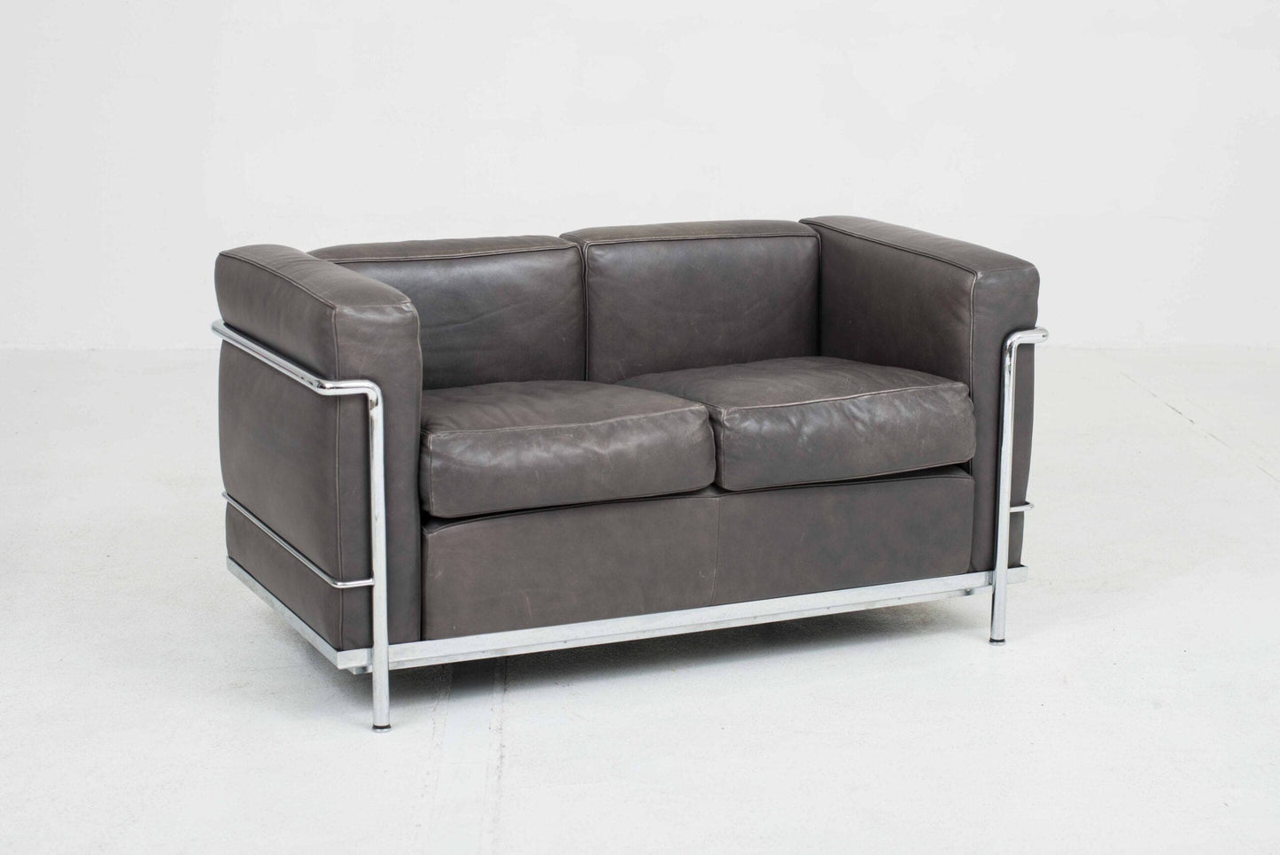 Cassina LC2 2-seater sofa by Le Corbusier in grey natural leather Vintage