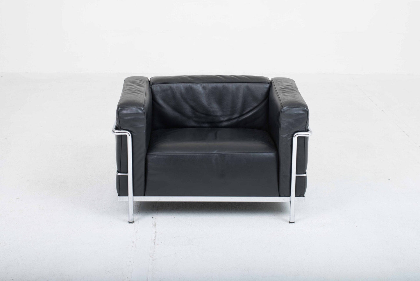 Fauteuil Cassina LC3 de Le Corbusier en cuir noir