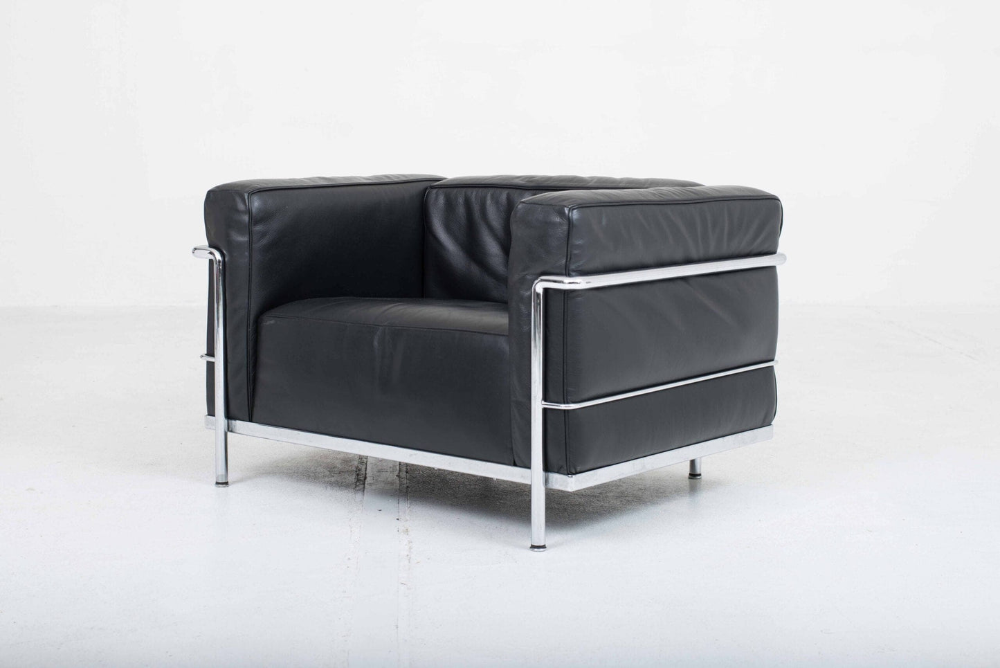 Fauteuil Cassina LC3 de Le Corbusier en cuir noir