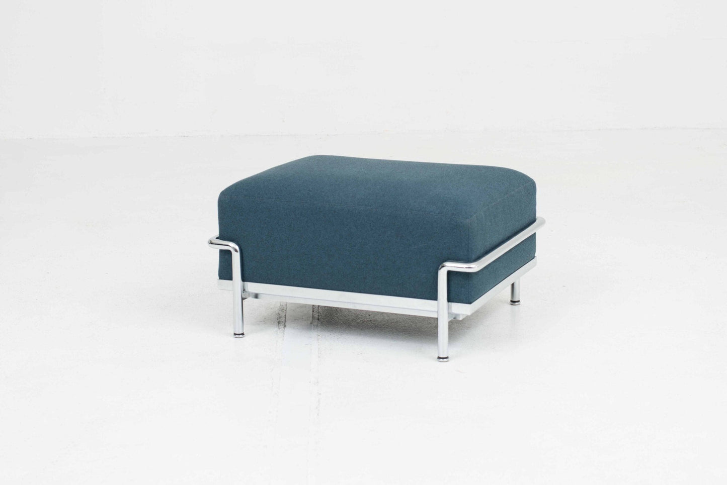 Cassina LC2 Ottoman von Le Corbusier in Blau - 2nd home