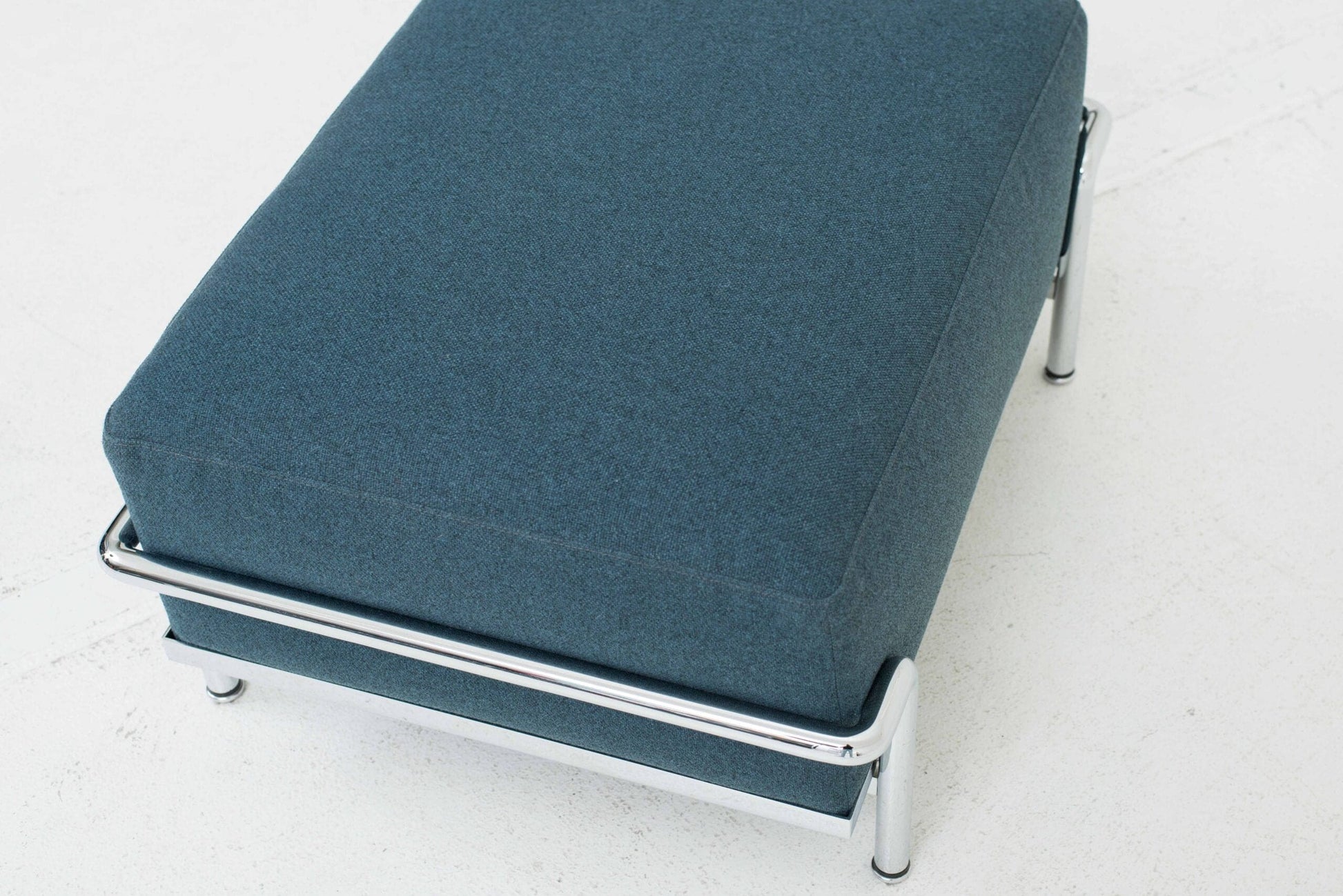 Cassina LC2 Ottoman von Le Corbusier in Blau - 2nd home