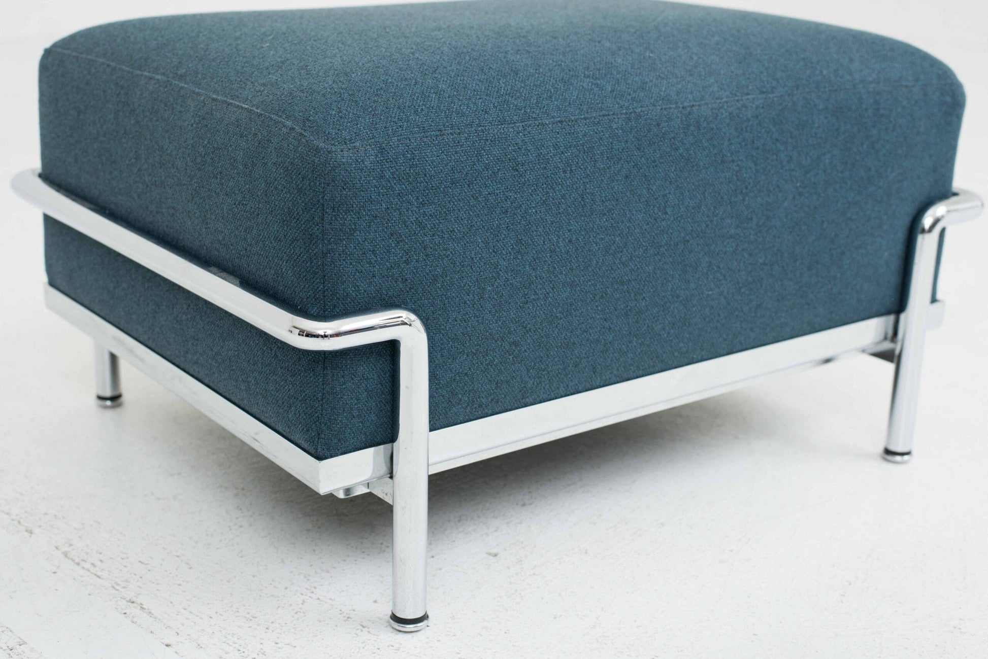 Cassina LC2 Ottoman von Le Corbusier in Blau - 2nd home