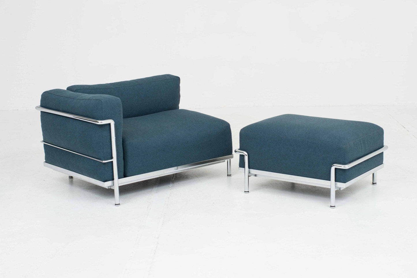 Cassina LC2 Ottoman von Le Corbusier in Blau - 2nd home