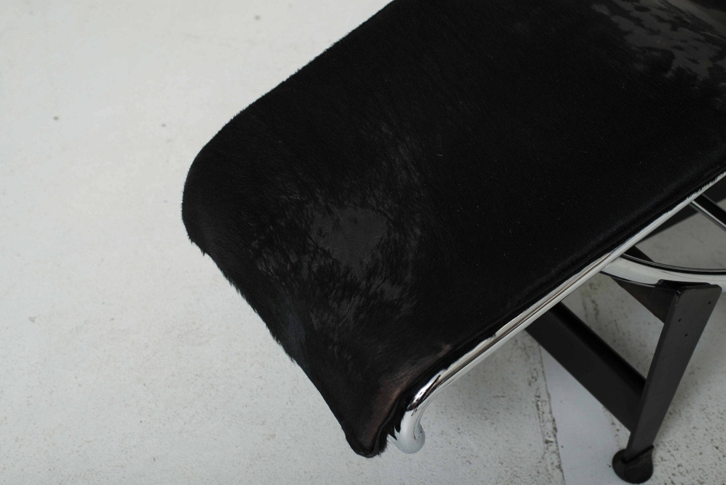 Cassina LC4 Chaise Longue by Le Corbusier with black fur Vintage