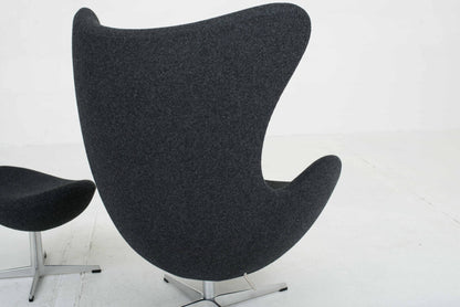 Fritz Hansen Egg Chair und Ottoman von Arne Jacobsen in Dunkelgrau Vintage - 2nd home