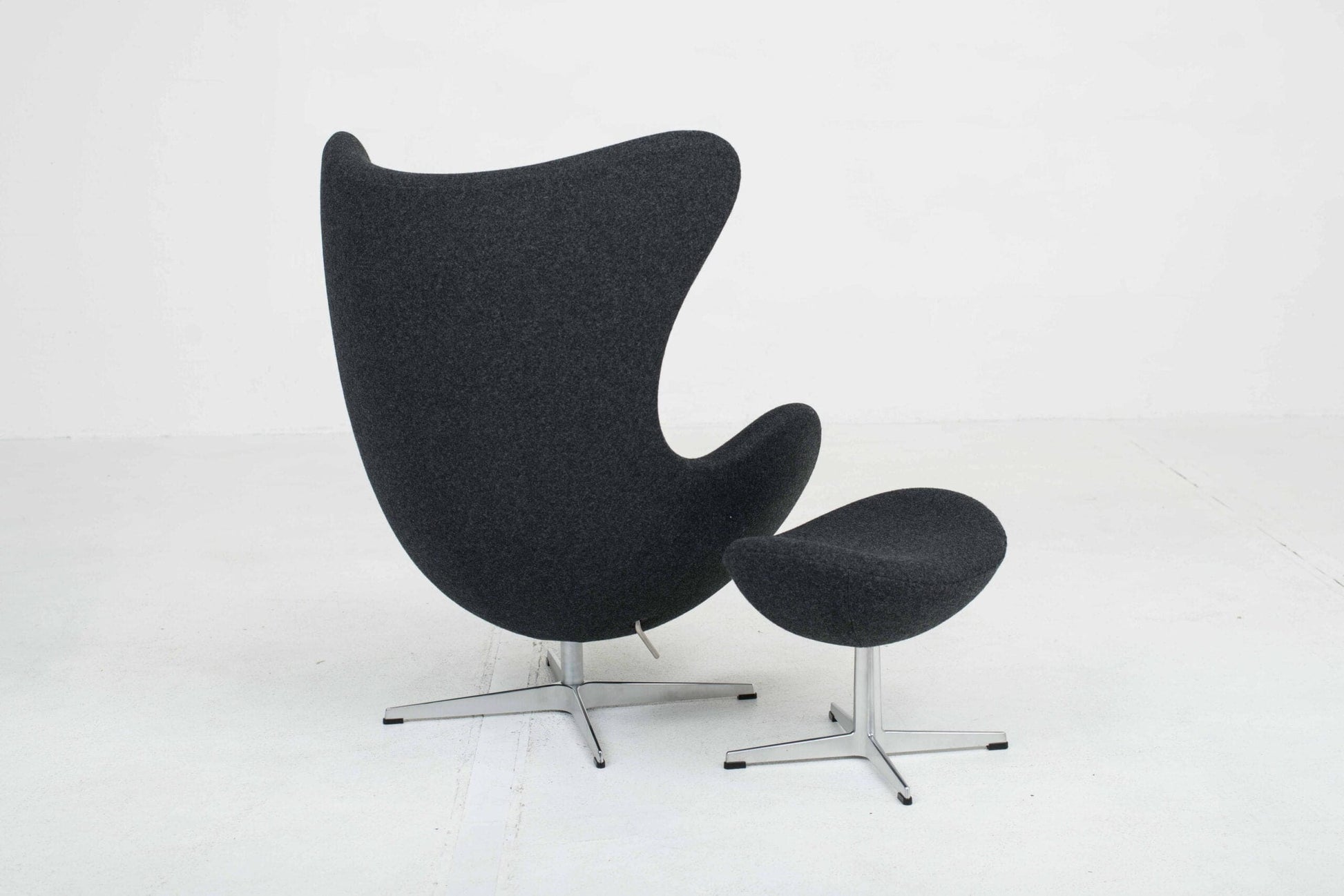 Fritz Hansen Egg Chair und Ottoman von Arne Jacobsen in Dunkelgrau Vintage - 2nd home