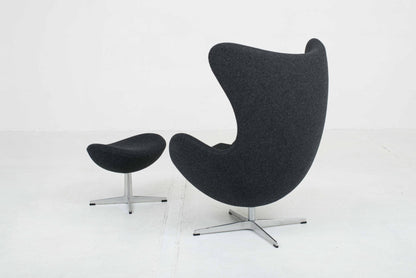 Fritz Hansen Egg Chair und Ottoman von Arne Jacobsen in Dunkelgrau Vintage - 2nd home