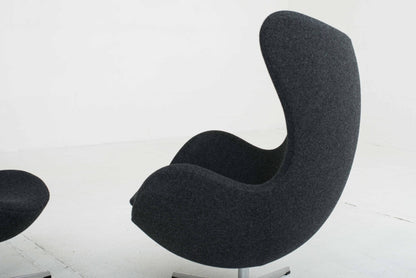 Fritz Hansen Egg Chair und Ottoman von Arne Jacobsen in Dunkelgrau Vintage - 2nd home