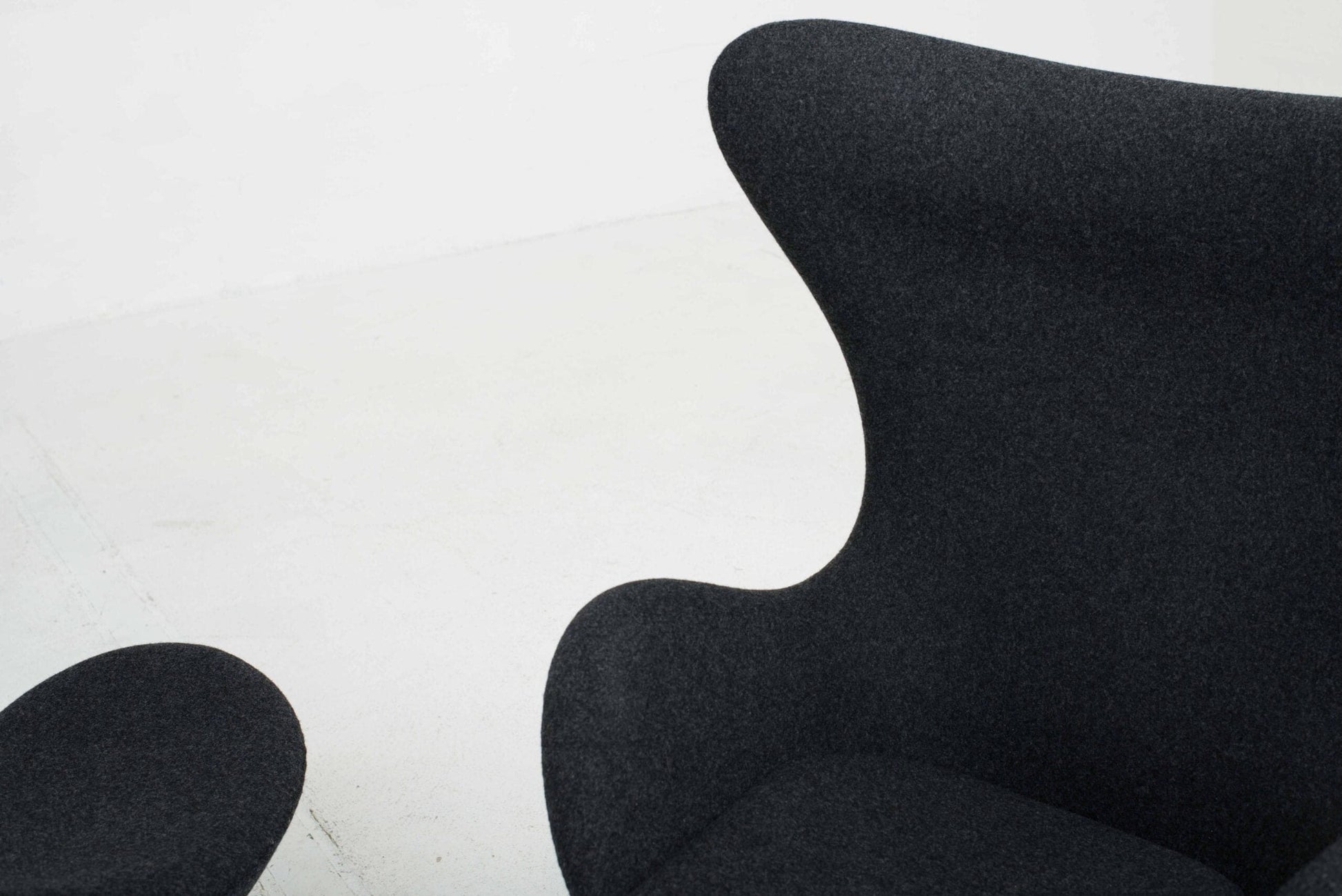 Fritz Hansen Egg Chair und Ottoman von Arne Jacobsen in Dunkelgrau Vintage - 2nd home