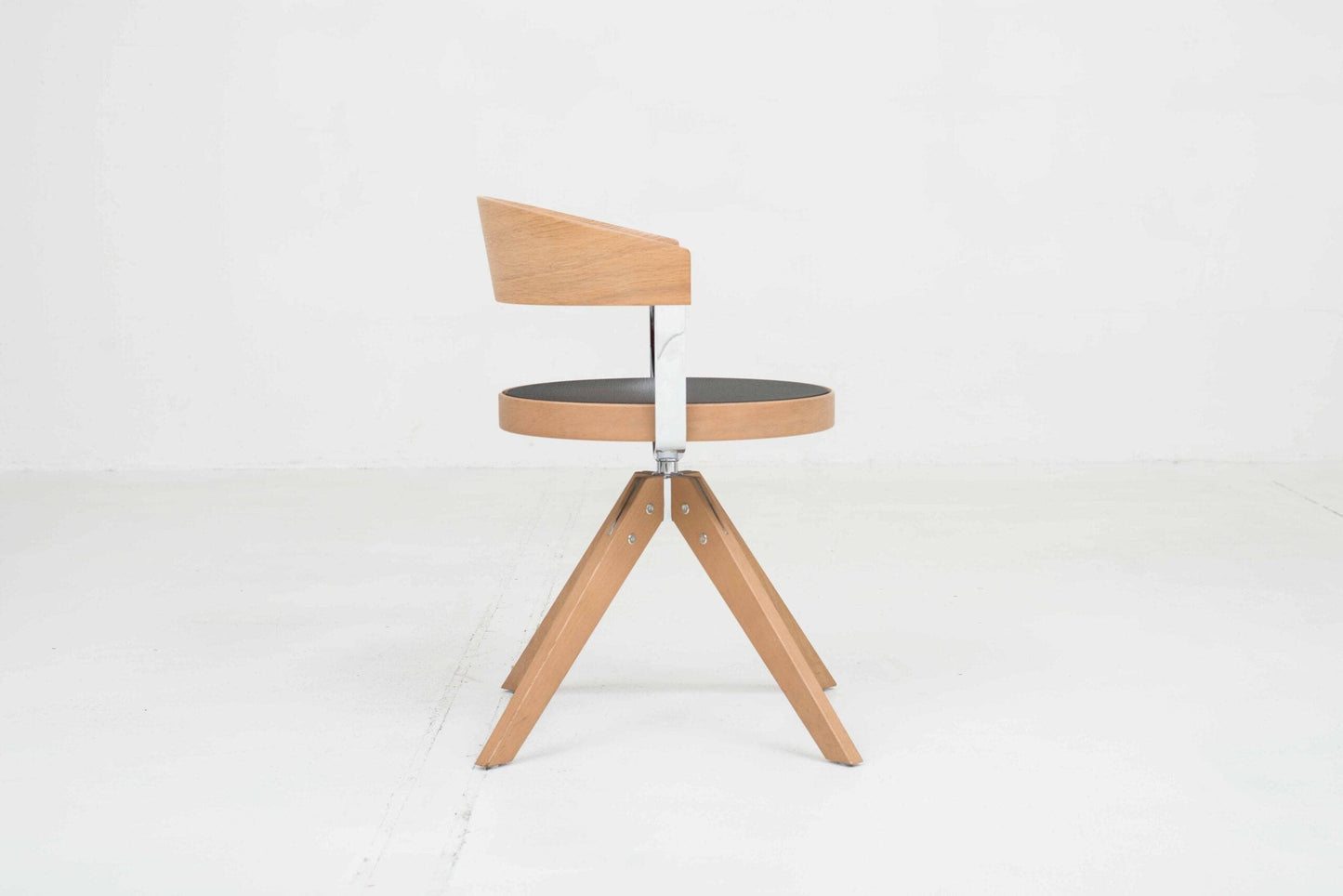 Girsberger chair G125 by Mathias Seiler in vintage oak