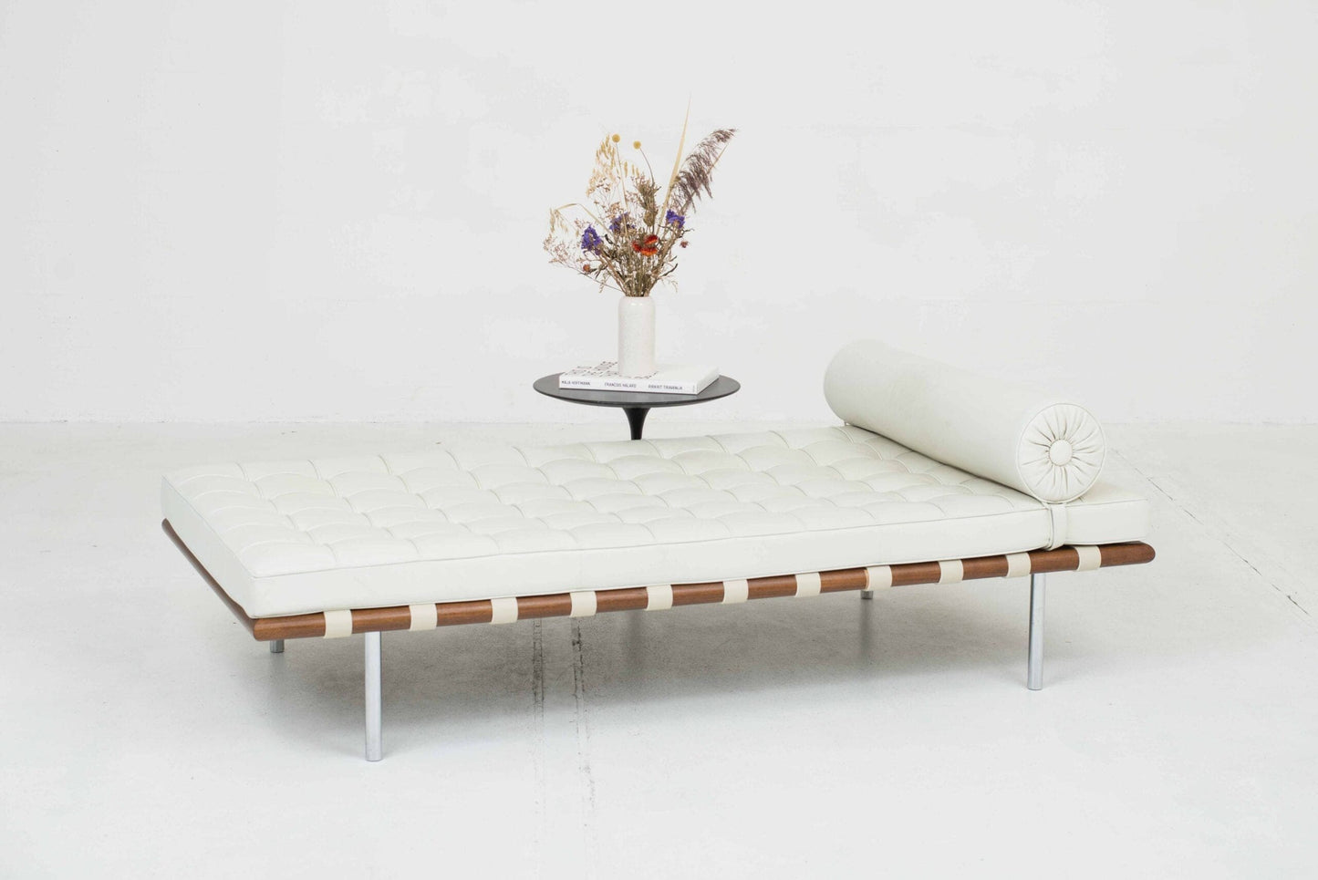 Lit de repos Knoll Barcelona Relax de Mies van der Rohe en cuir naturel vintage