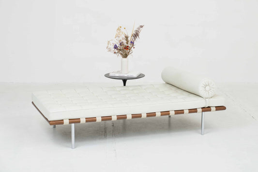 Knoll Barcelona Relax Daybed by Mies van der Rohe in natural leather