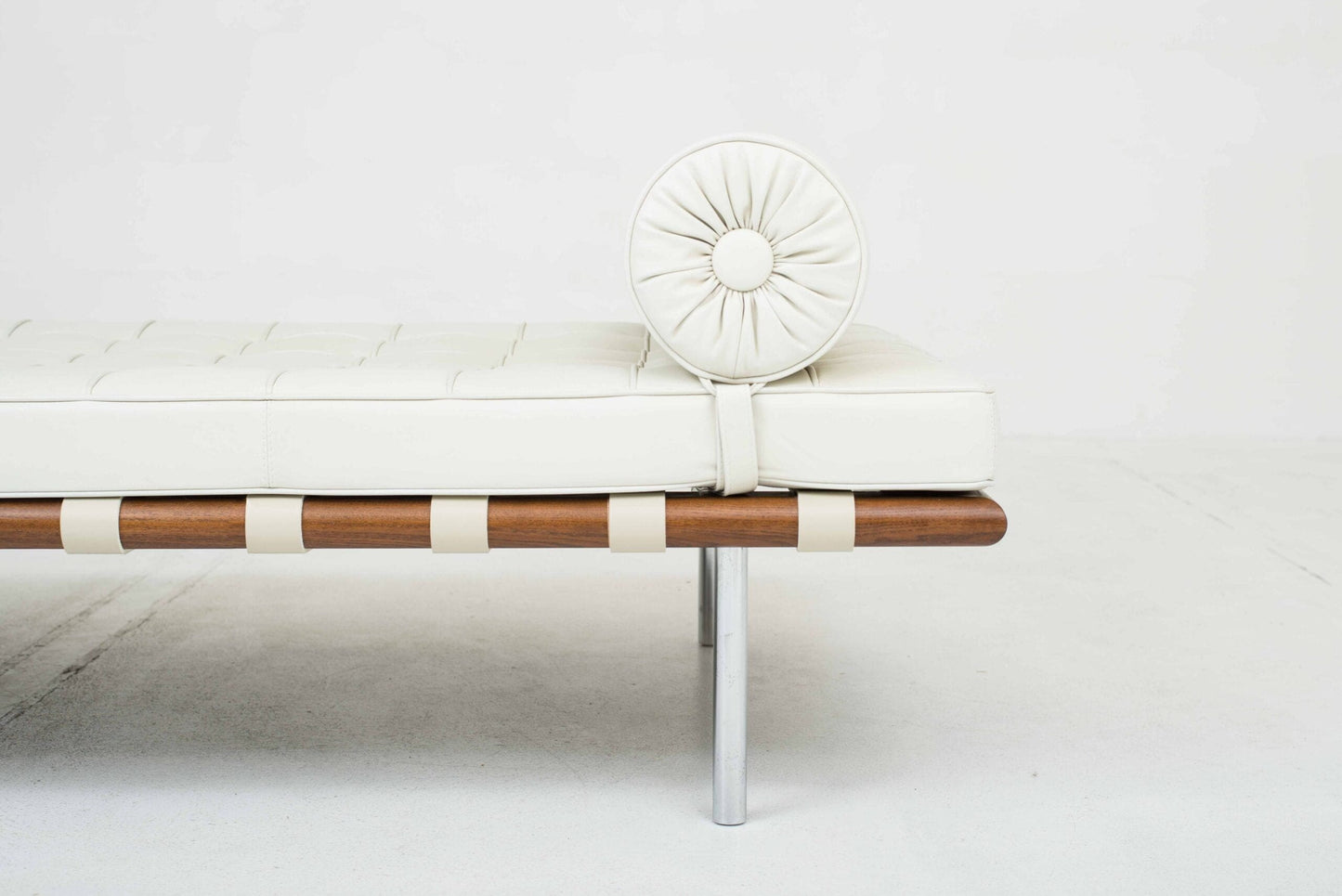 Lit de repos Knoll Barcelona Relax de Mies van der Rohe en cuir naturel vintage