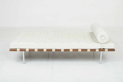 Knoll Barcelona Relax Daybed by Mies van der Rohe in natural leather Vintage