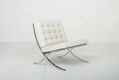 Knoll Barcelona Relax armchair by Ludwig Mies van der Rohe in natural leather vintage