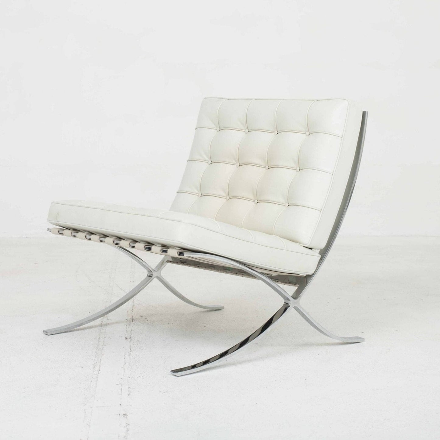 Fauteuil Knoll Barcelona Relax de Ludwig Mies van der Rohe en cuir naturel vintage