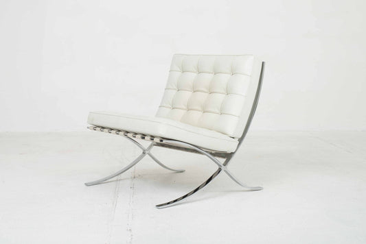 Knoll Barcelona Relax armchair by Ludwig Mies van der Rohe in natural leather