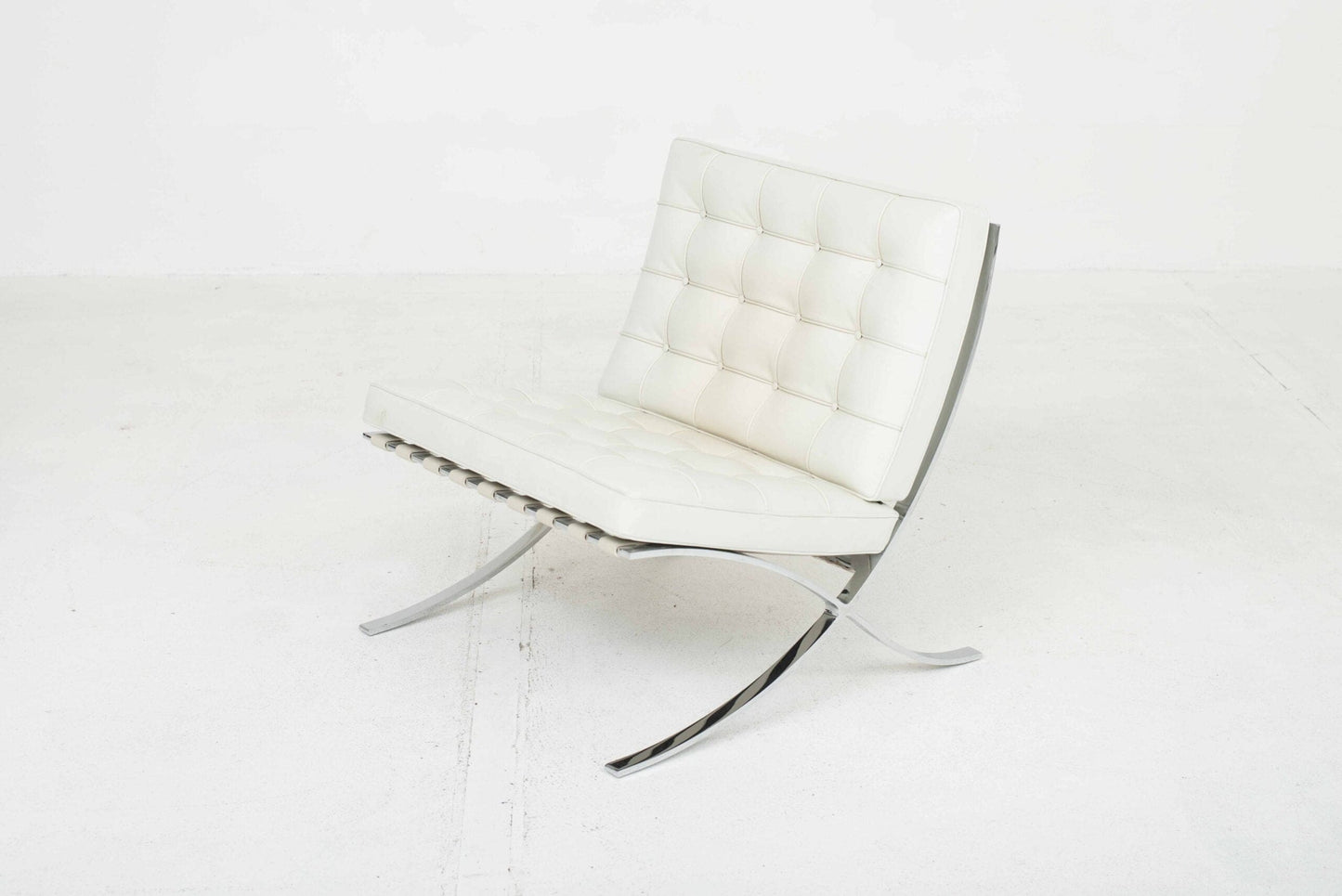 Knoll Barcelona Relax armchair by Ludwig Mies van der Rohe in natural leather vintage