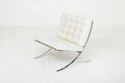 Knoll Barcelona Relax armchair by Ludwig Mies van der Rohe in natural leather vintage