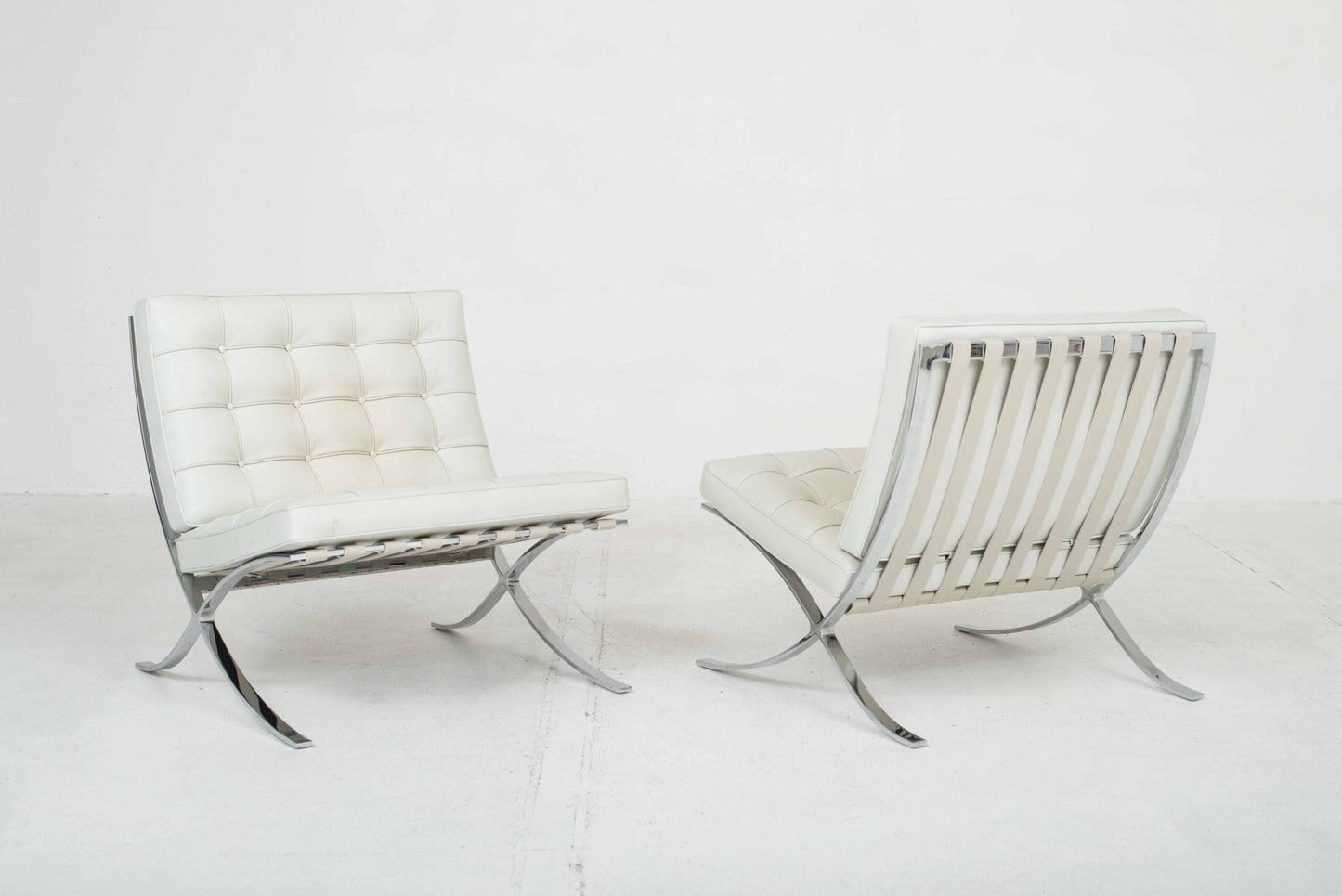 Knoll Barcelona Relax armchair by Ludwig Mies van der Rohe in natural leather vintage