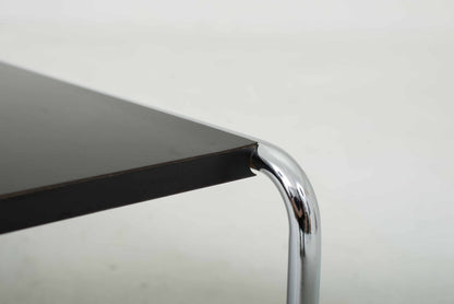 Knoll Laccio 2 coffee table by Marcel Breuer in black