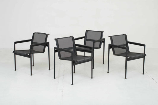 Knoll International 1966 chair with armrests by Richard Schultz