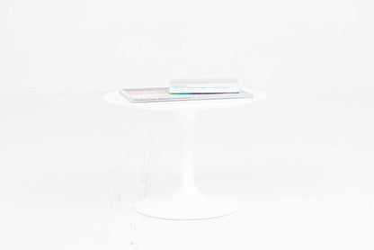 Knoll Tulip coffee table by Eero Saarinen made of acrylic stone Vintage