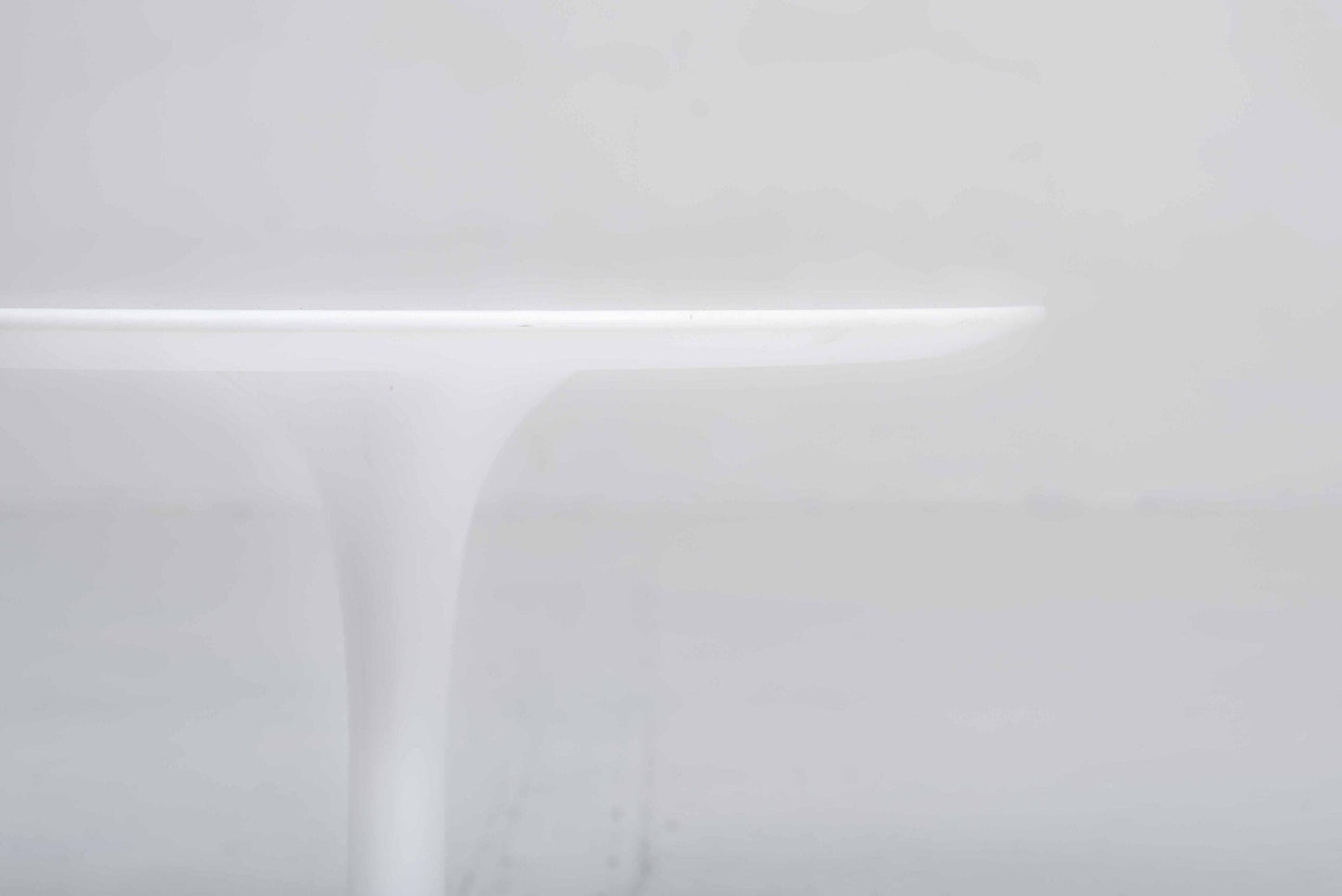 Knoll Tulip coffee table by Eero Saarinen made of acrylic stone Vintage