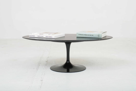 Knoll Tulip coffee table oval by Eero Saarinen in black marble
