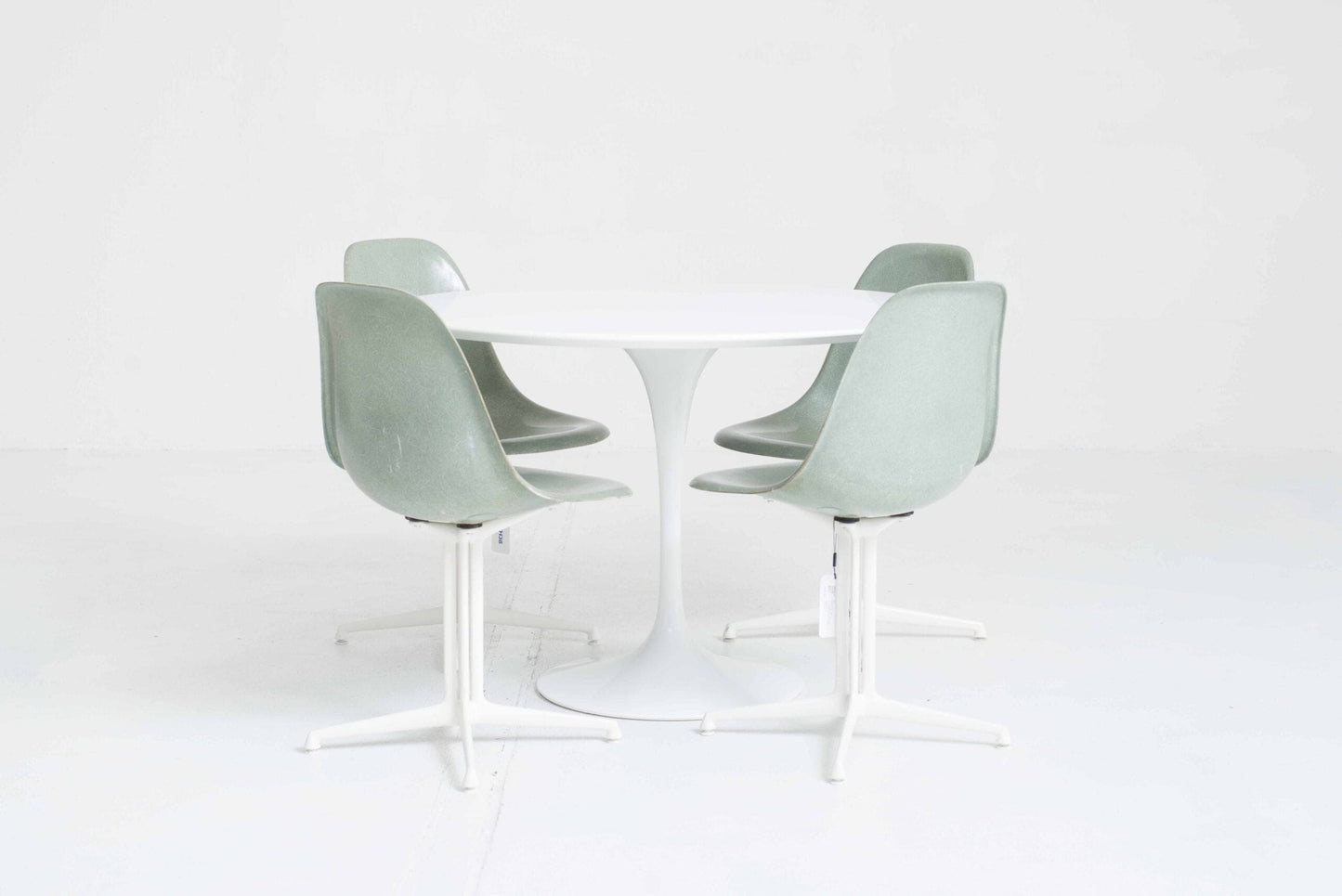 Table Tulipe Knoll International 107cm par Eero Saarinen Vintage