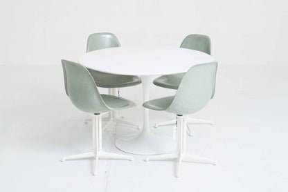 Table Tulipe Knoll International 107cm par Eero Saarinen Vintage