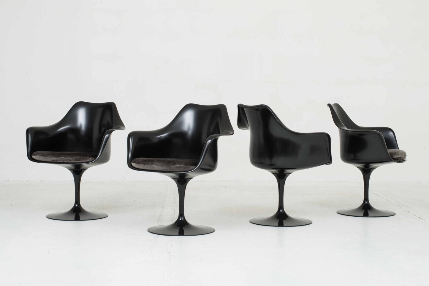 Knoll International Tulip Armchairs by Eero Saarinen, set of 4 Vintage