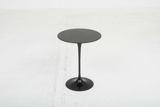 Knoll Tulip side table by Eero Saarinen in marble Ø51cm