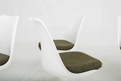 Knoll International Tulip Chair by Eero Saarinen