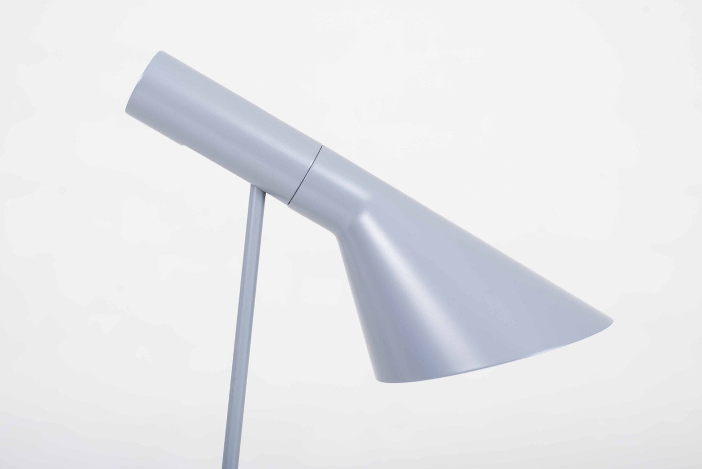 Lampadaire Louis Poulsen AJ par Arne Jacobsen en gris vintage