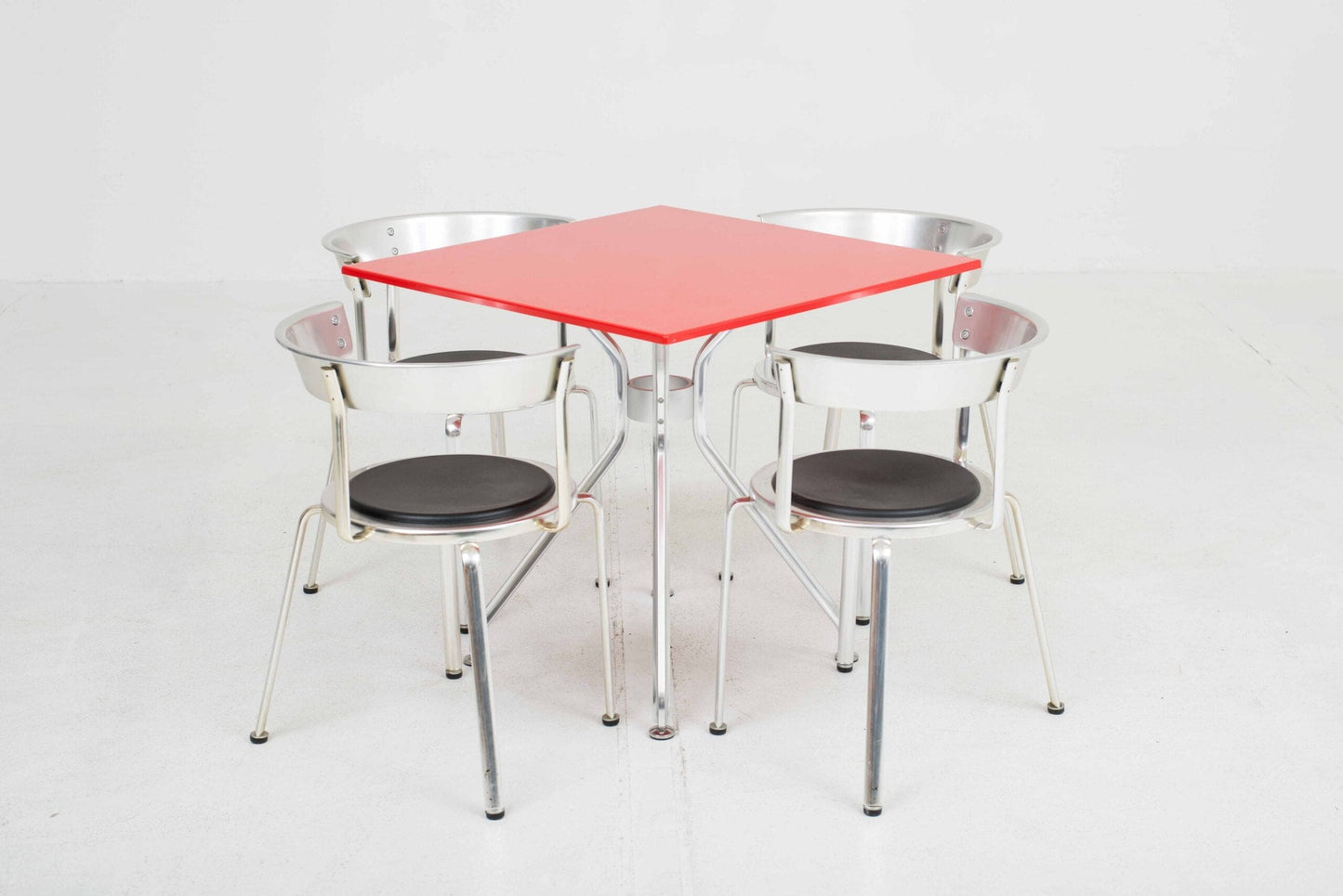 Seledue garden table Alu4 by Kurt Thut in fire red and square Vintage