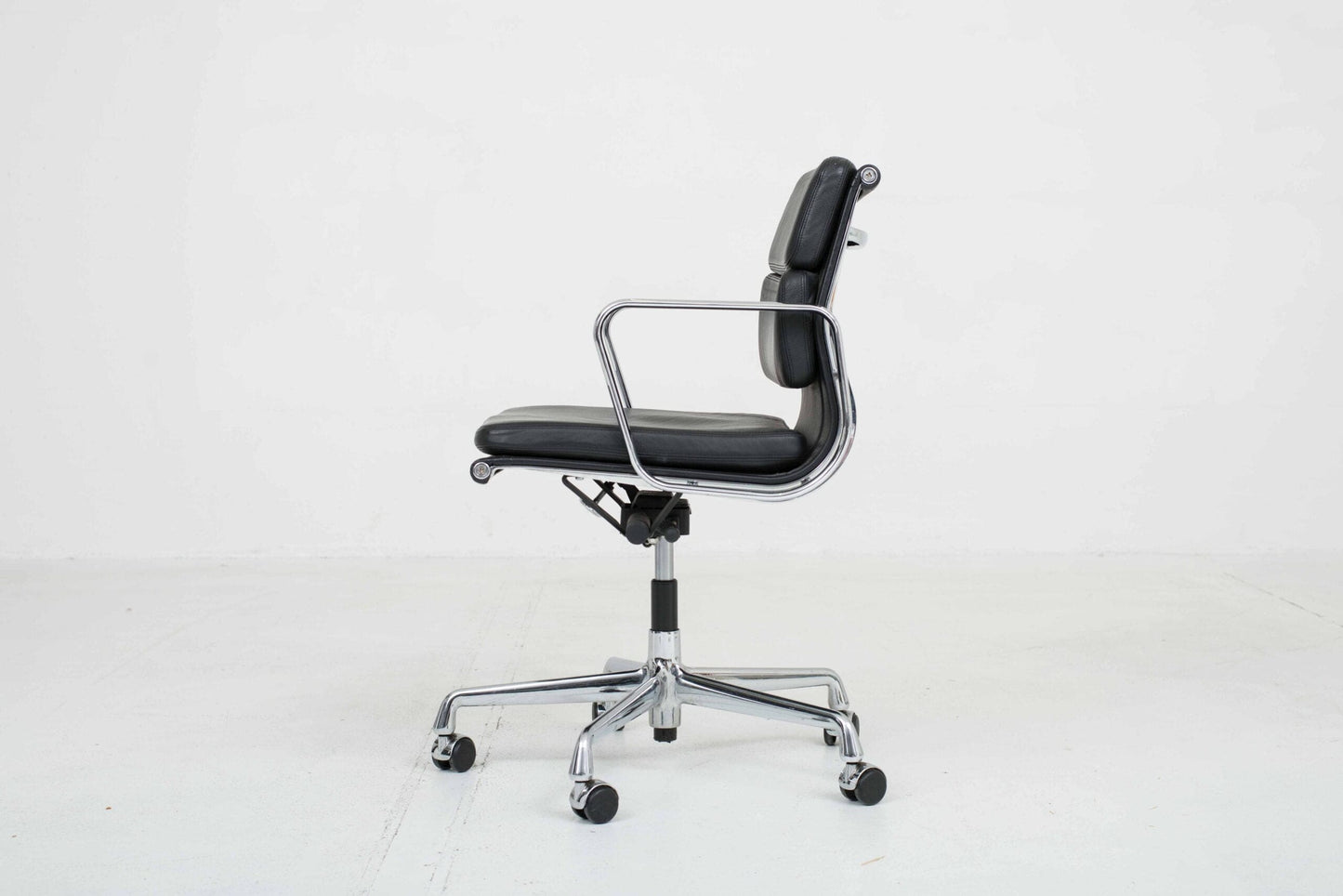 Vitra EA 217 Soft Pad Bürostuhl von Eames in schwarzem Leder Vintage