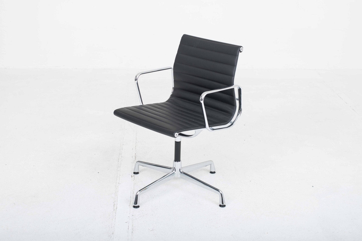 Vitra EA 104 office chair by Charles and Ray Eames in black leather Vintage