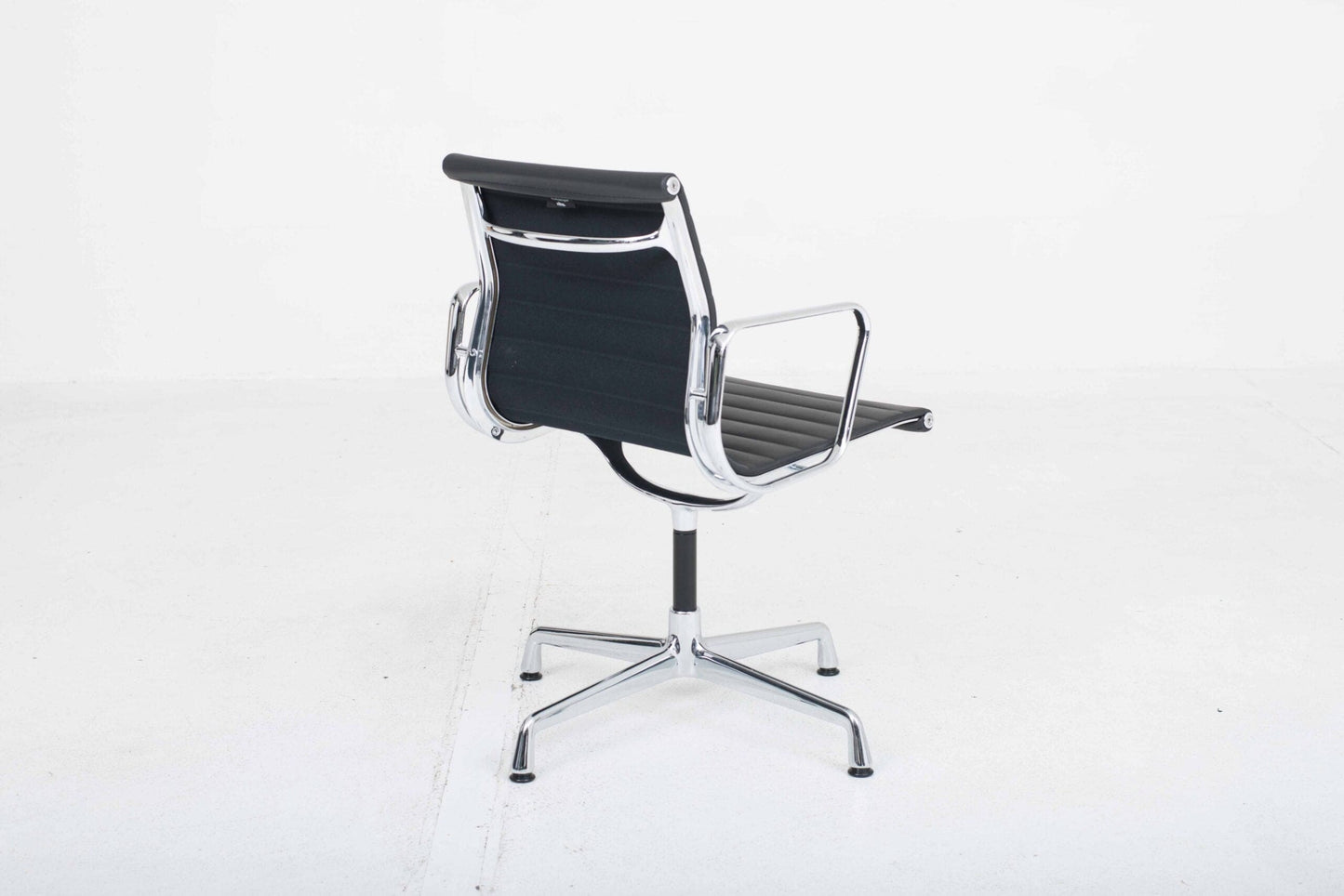 Vitra EA 104 office chair by Charles and Ray Eames in black leather Vintage