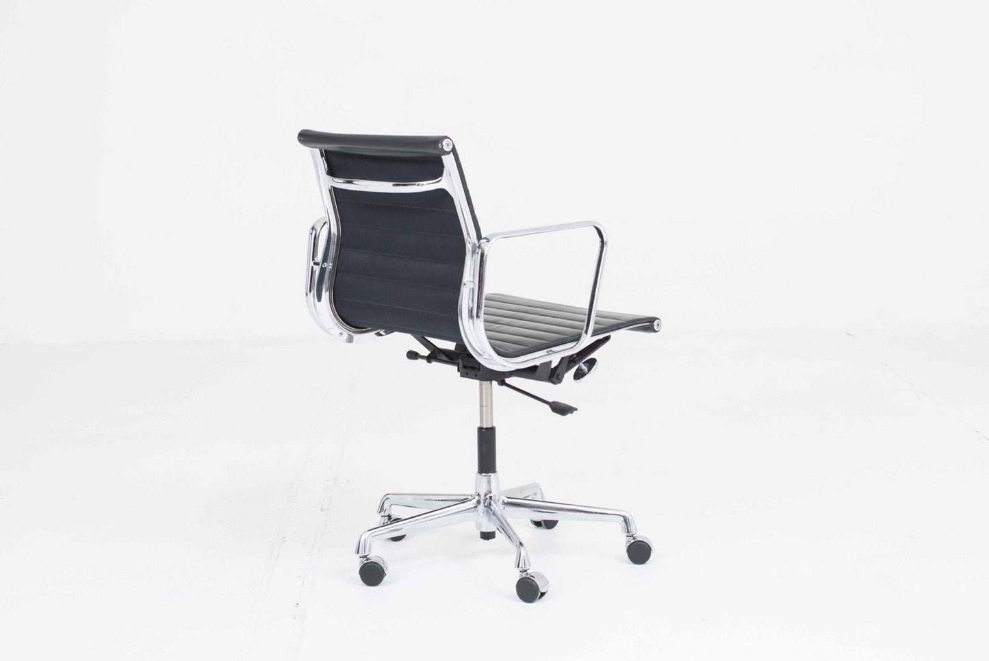 Vitra EA 117 office chair by Eames in black leather Vintage