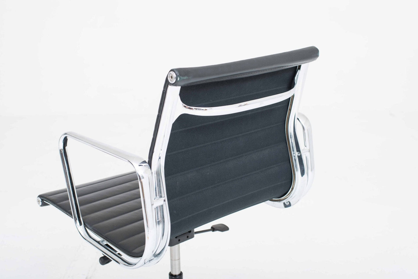 Vitra EA 117 office chair by Eames in black leather Vintage