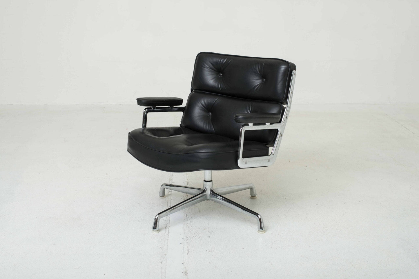 Vitra ES 105 Lobby Chair by Charles and Ray Eames Vintage