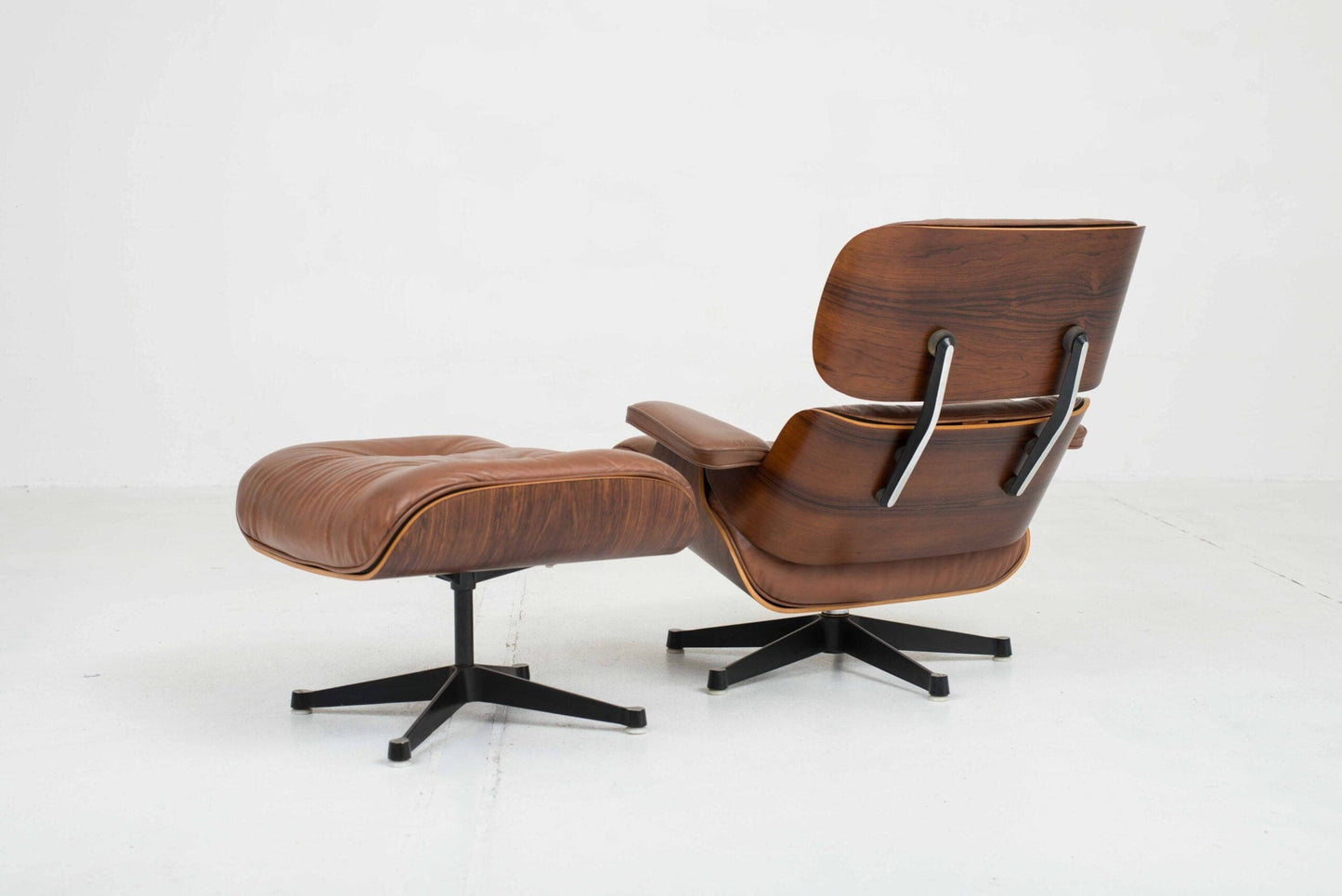 Vitra 670 Lounge Chair und Ottoman von Charles und Ray Eames, klassische Masse und Palisander Vintage