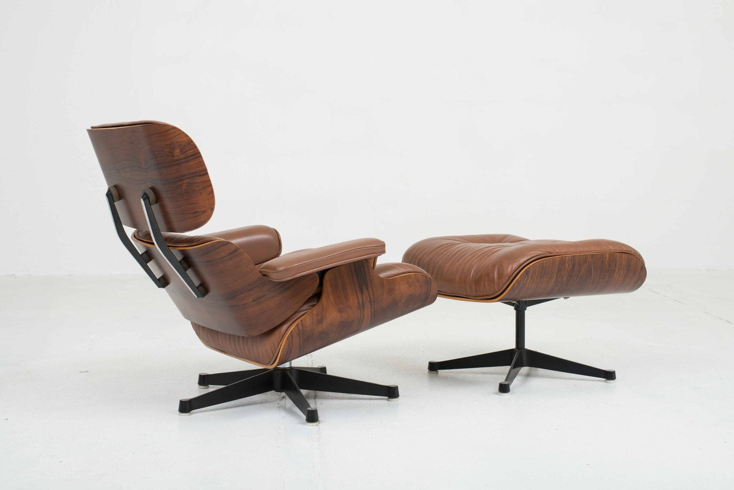 Vitra 670 Lounge Chair et Ottoman de Charles et Ray Eames, classique en masse et palissandre vintage